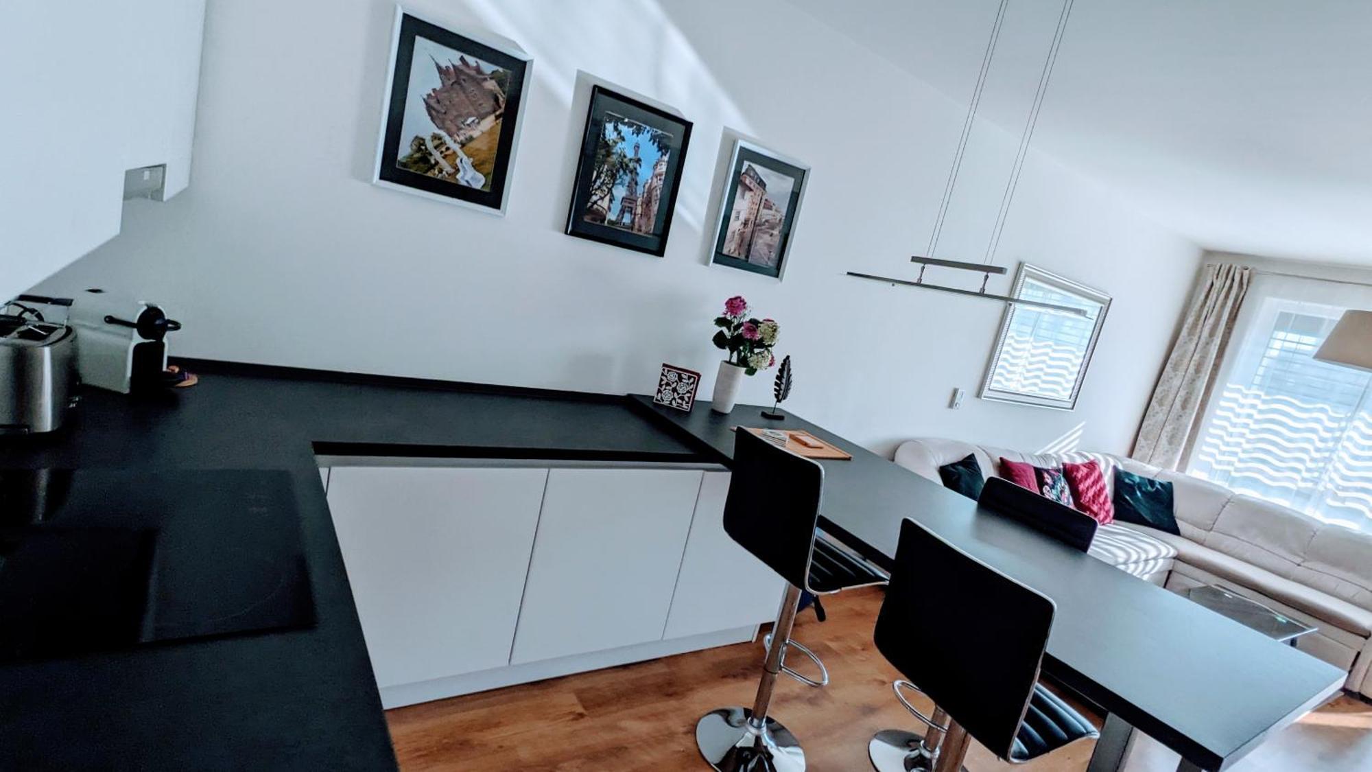 E1 Luxury Oldtown Apt - 2X Parking, Foodstore, Pcscreen, Netflix, Unlimited Music, Crib, Babychair, Fastwifi, Aircon Kosice Exterior photo