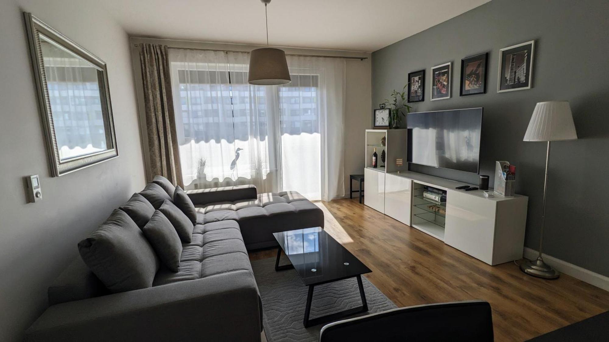 E1 Luxury Oldtown Apt - 2X Parking, Foodstore, Pcscreen, Netflix, Unlimited Music, Crib, Babychair, Fastwifi, Aircon Kosice Exterior photo