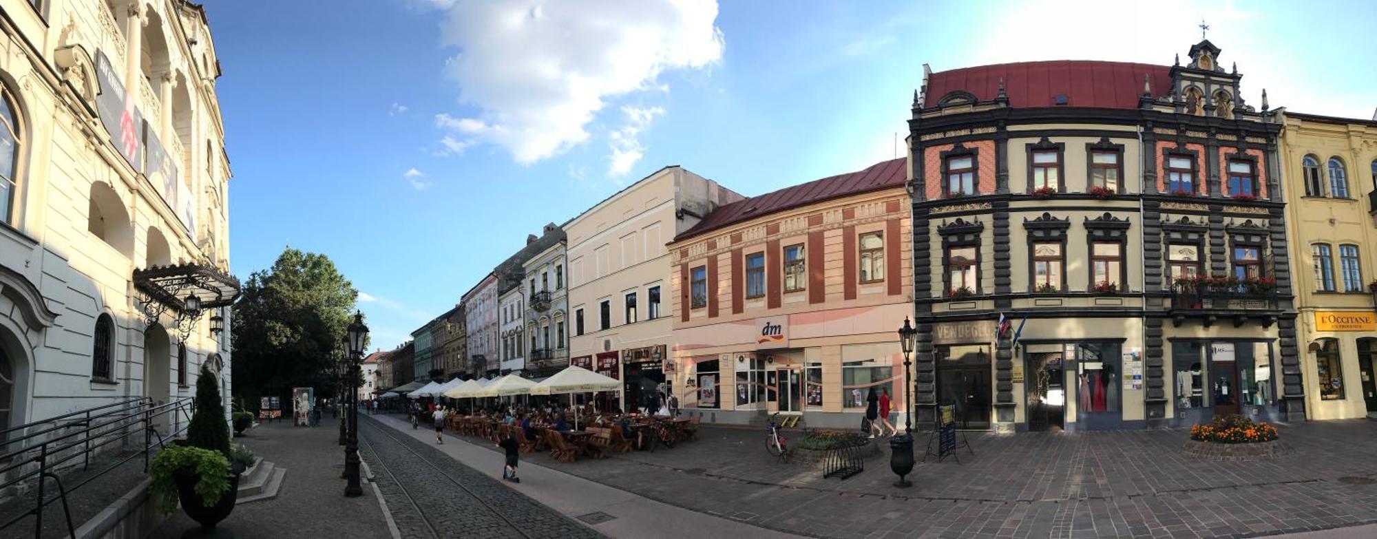 E1 Luxury Oldtown Apt - 2X Parking, Foodstore, Pcscreen, Netflix, Unlimited Music, Crib, Babychair, Fastwifi, Aircon Kosice Exterior photo